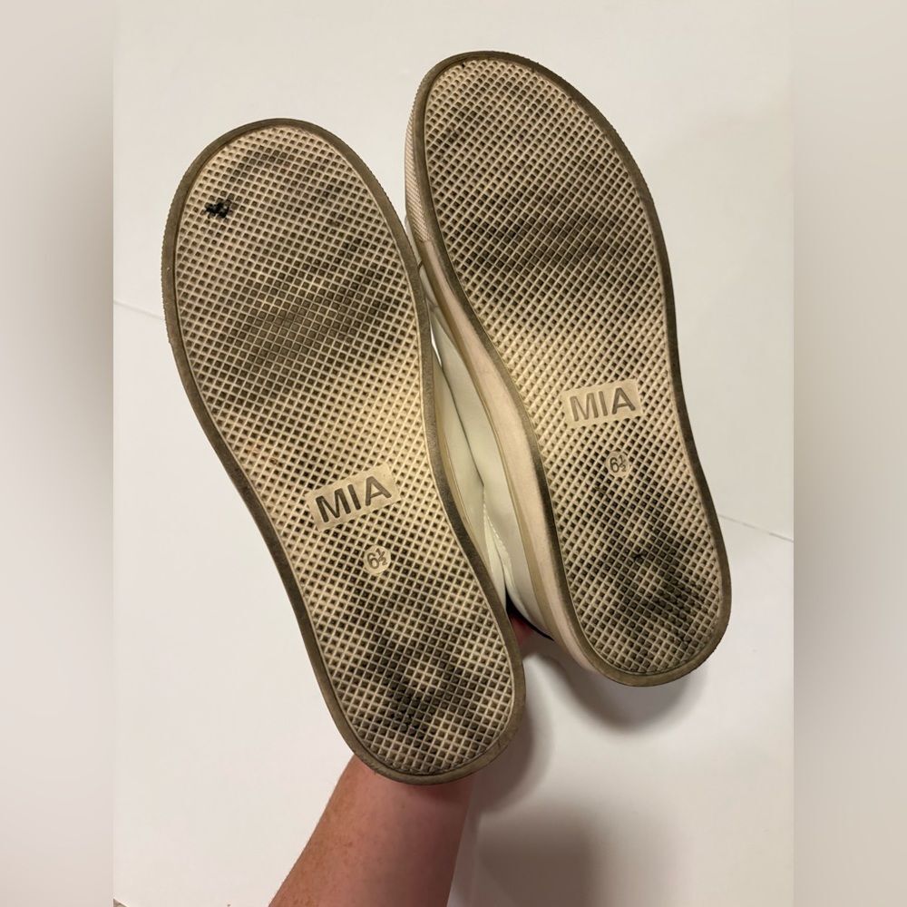 MIA Izzie Slip On Sneakers Black & White Size 6 - Picture 7 of 7